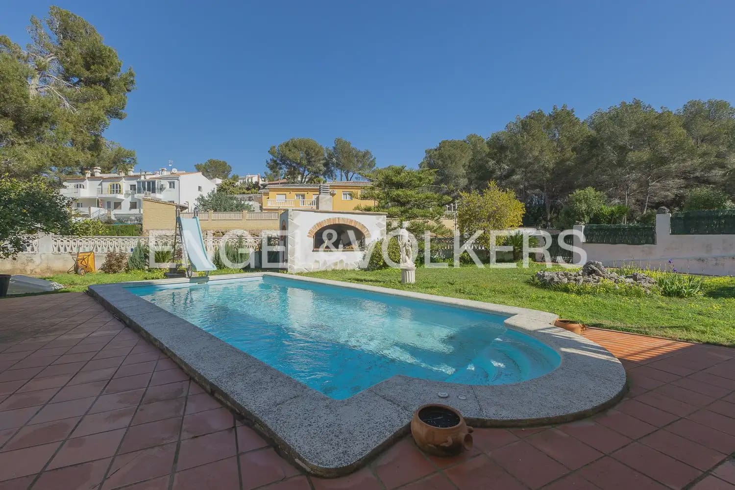 5 bedroom Villa for sale in La Font d'En Carros with pool garage - € 560,000 (Ref: 9898065)