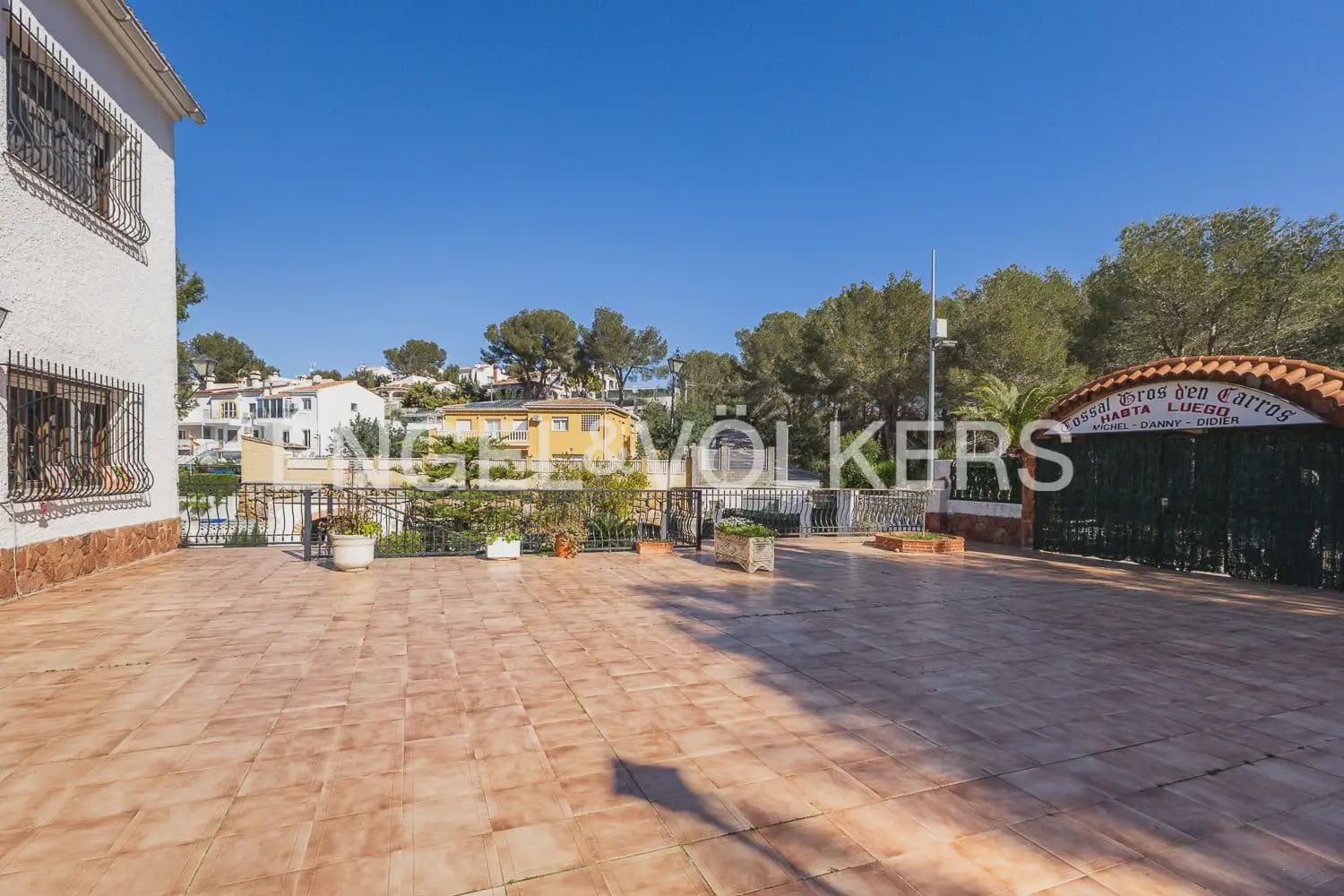 5 bedroom Villa for sale in La Font d'En Carros with pool garage - € 560,000 (Ref: 9898065)
