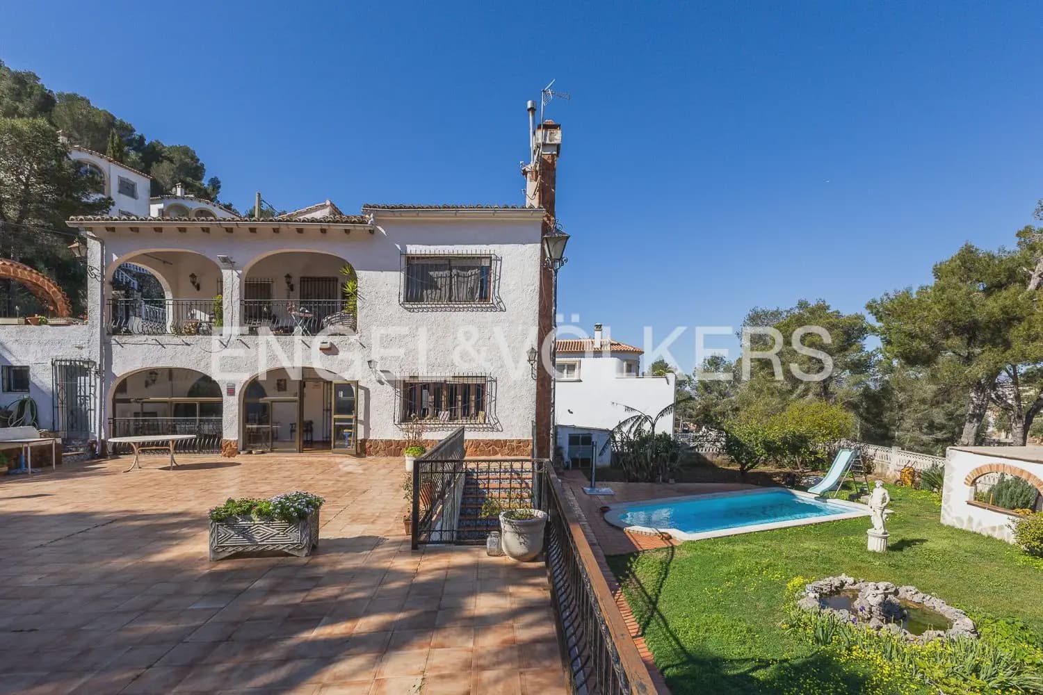 5 bedroom Villa for sale in La Font d'En Carros with pool garage - € 560,000 (Ref: 9898065)