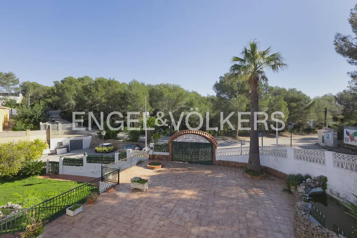 5 bedroom Villa for sale in La Font d'En Carros with pool garage - € 560,000 (Ref: 9898065)