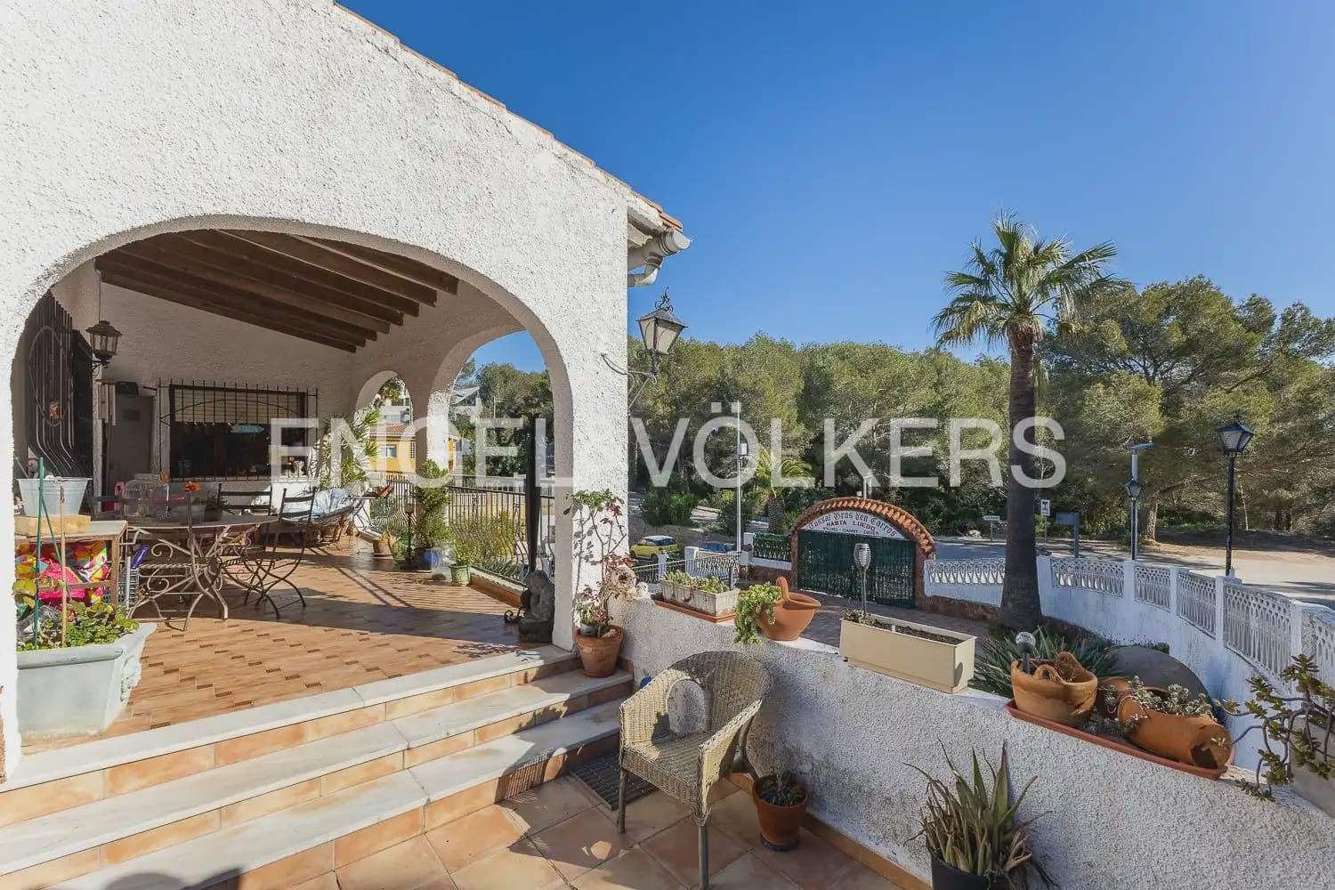 5 bedroom Villa for sale in La Font d'En Carros with pool garage - € 560,000 (Ref: 9898065)