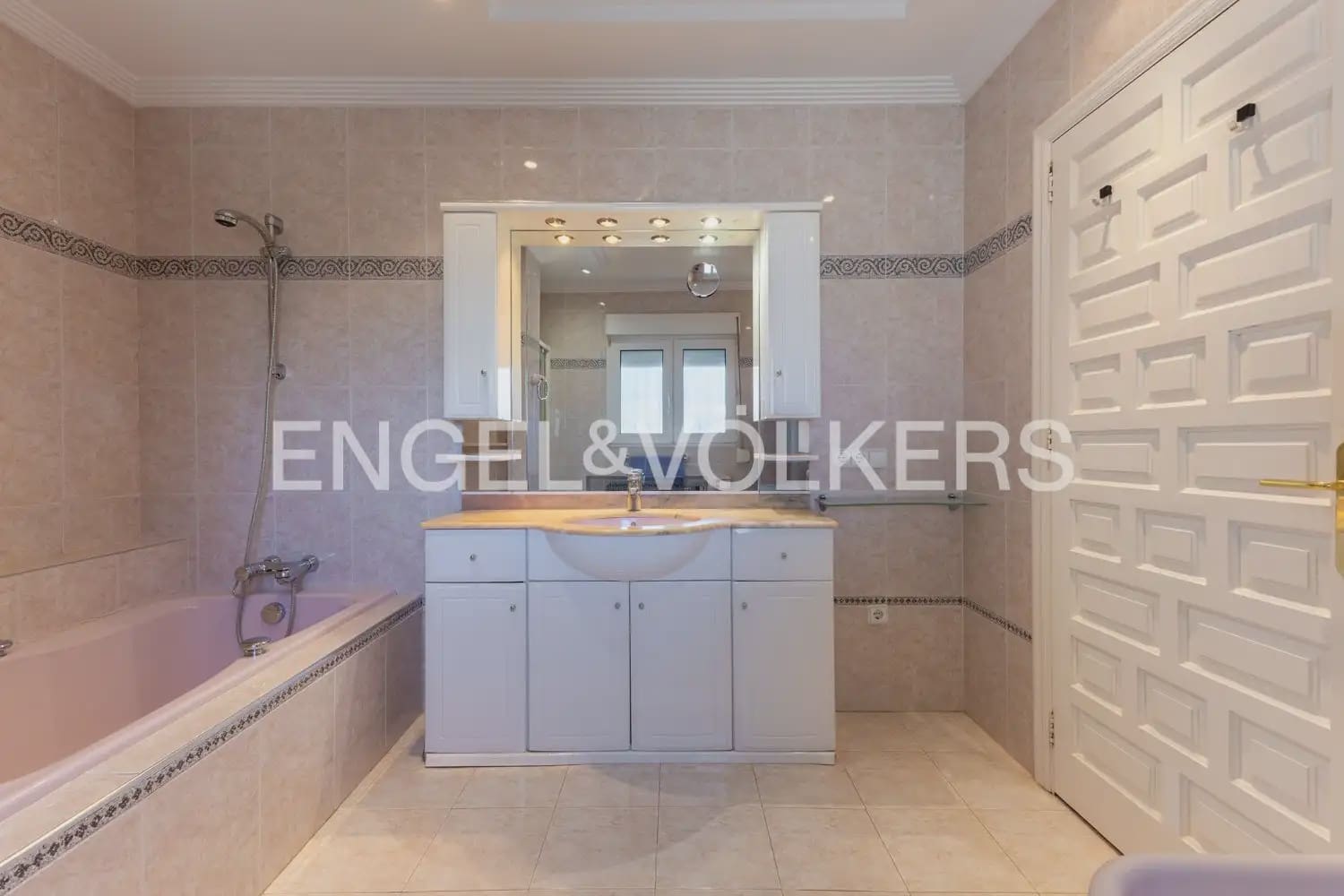 5 sypialnia Willa na sprzedaż w Javea / Xabia z basenem garażem - 1 550 000 € (Ref: 9898066)