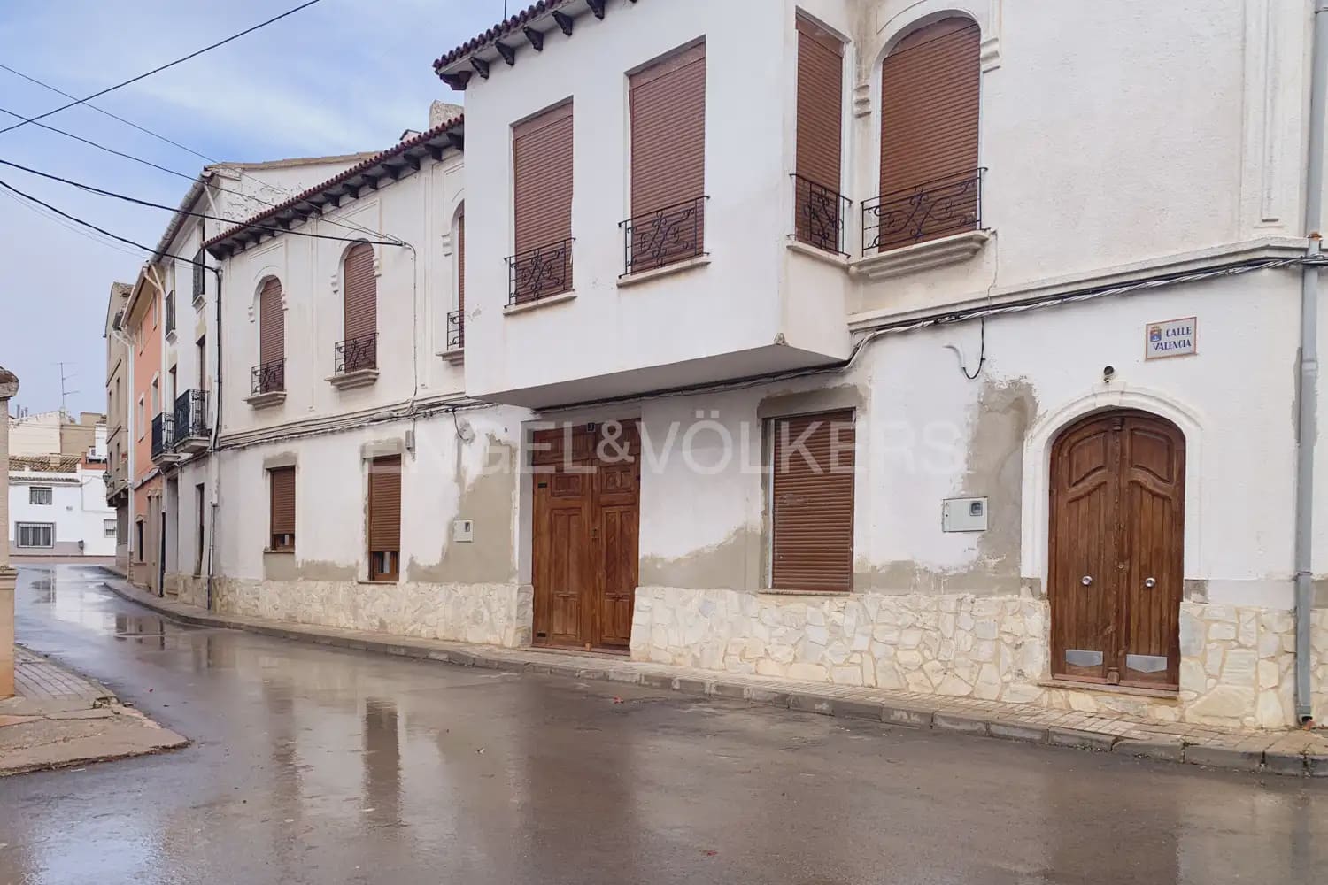 4 bedroom Townhouse for sale in Caudete de las Fuentes with garage - € 170,000 (Ref: 9898068)