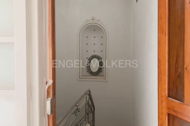4 bedroom Townhouse for sale in Caudete de las Fuentes with garage - € 170,000 (Ref: 9898068)