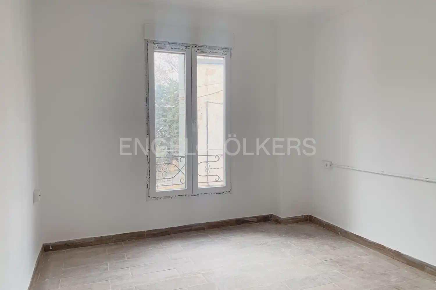 4 bedroom Townhouse for sale in Caudete de las Fuentes with garage - € 170,000 (Ref: 9898068)