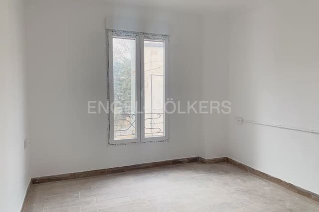 4 bedroom Townhouse for sale in Caudete de las Fuentes with garage - € 170,000 (Ref: 9898068)