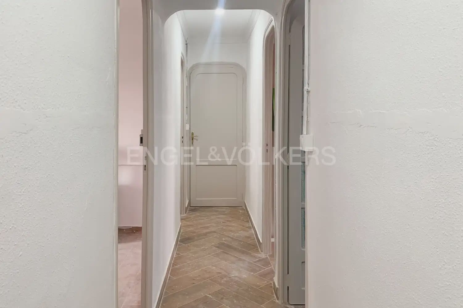 4 bedroom Townhouse for sale in Caudete de las Fuentes with garage - € 170,000 (Ref: 9898068)