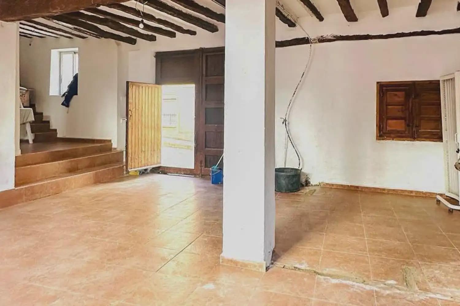 4 bedroom Townhouse for sale in Caudete de las Fuentes with garage - € 170,000 (Ref: 9898068)