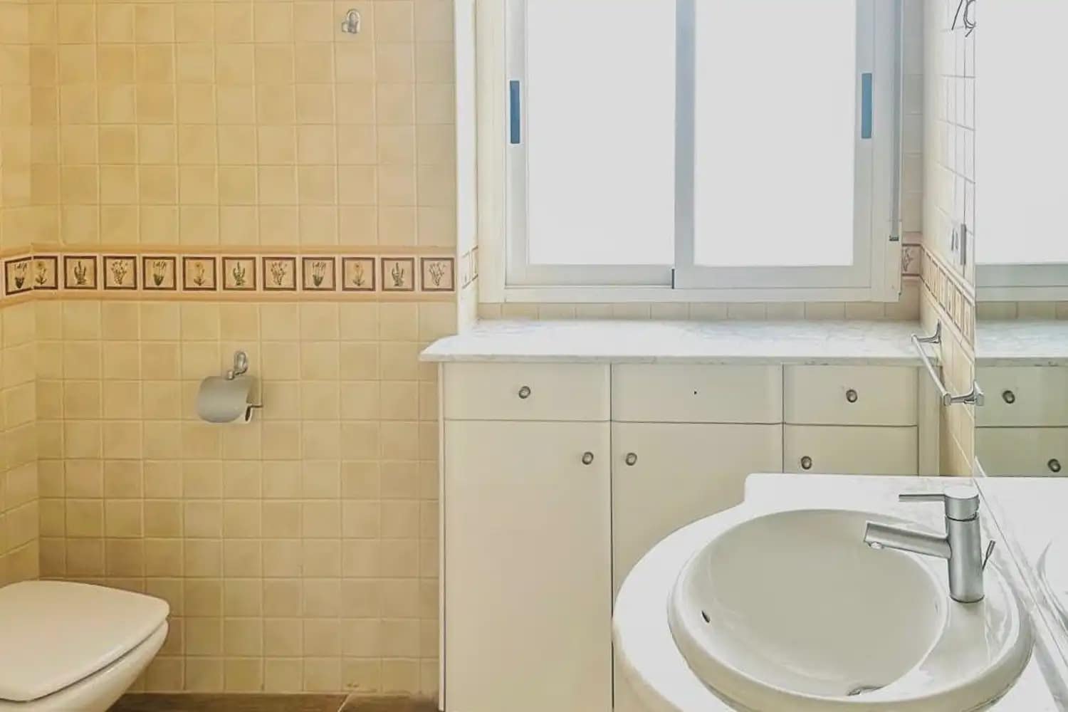 4 bedroom Townhouse for sale in Caudete de las Fuentes with garage - € 170,000 (Ref: 9898068)