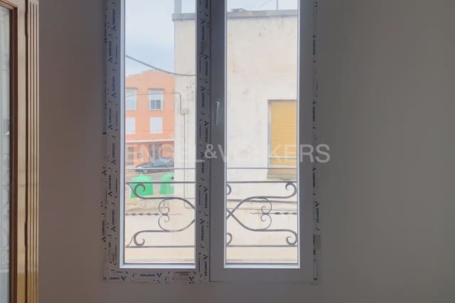 4 bedroom Townhouse for sale in Caudete de las Fuentes with garage - € 170,000 (Ref: 9898068)