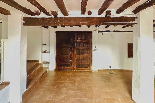 Casa de 4 habitaciones en Caudete de las Fuentes en venta con garaje - 170.000 € (Ref: 9898068)