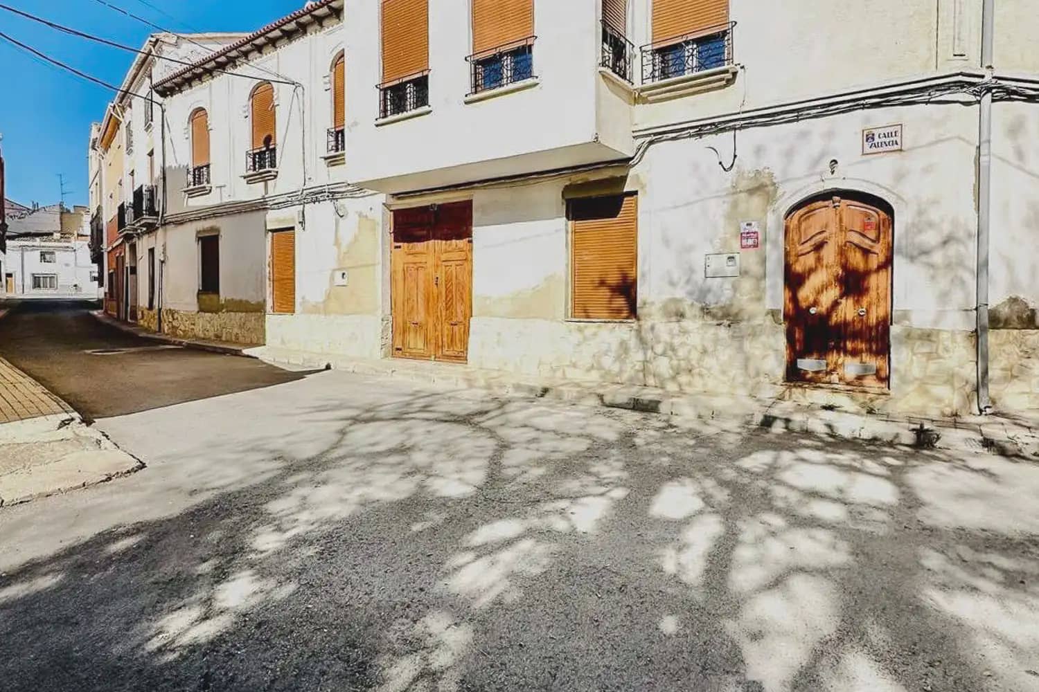 4 bedroom Townhouse for sale in Caudete de las Fuentes with garage - € 170,000 (Ref: 9898068)