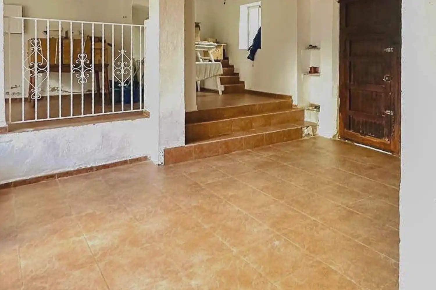 4 bedroom Townhouse for sale in Caudete de las Fuentes with garage - € 170,000 (Ref: 9898068)