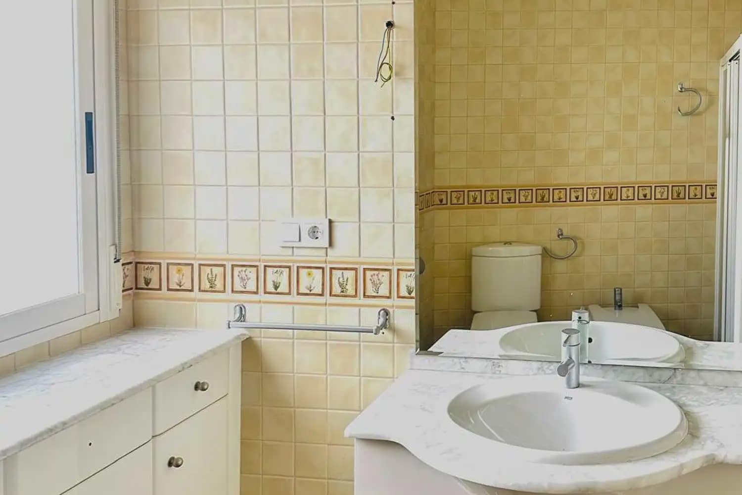 4 bedroom Townhouse for sale in Caudete de las Fuentes with garage - € 170,000 (Ref: 9898068)
