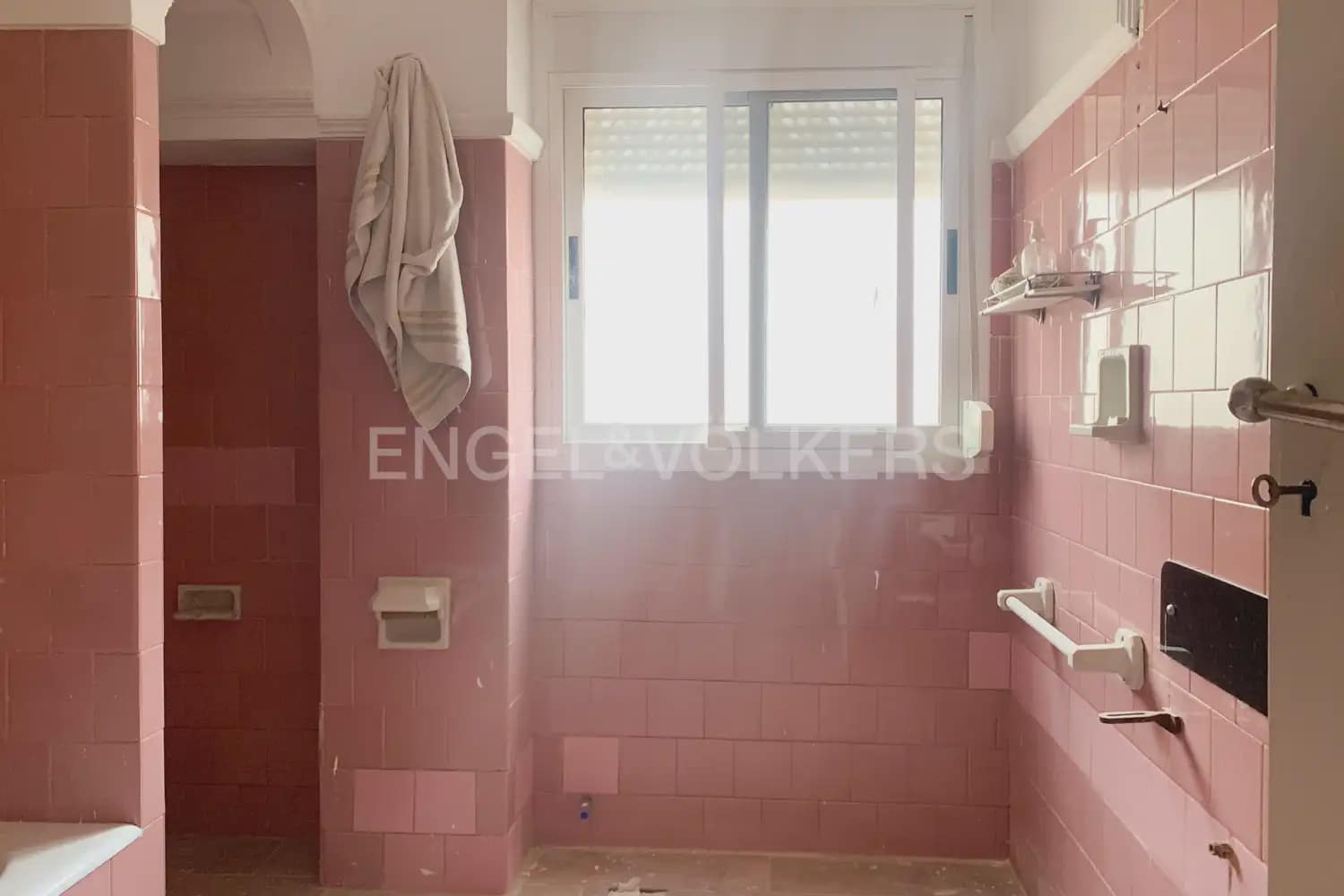 4 bedroom Townhouse for sale in Caudete de las Fuentes with garage - € 170,000 (Ref: 9898068)