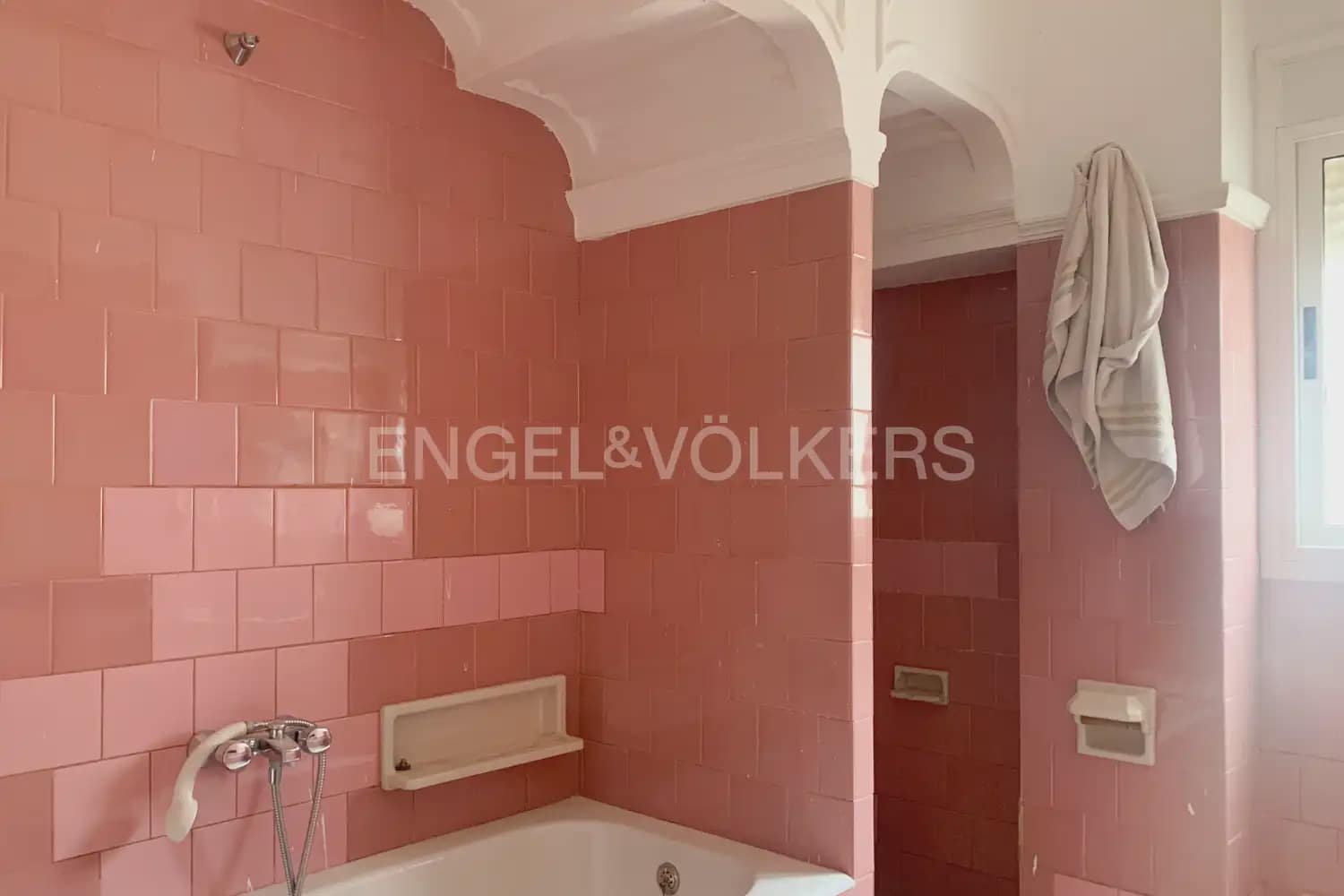 4 bedroom Townhouse for sale in Caudete de las Fuentes with garage - € 170,000 (Ref: 9898068)