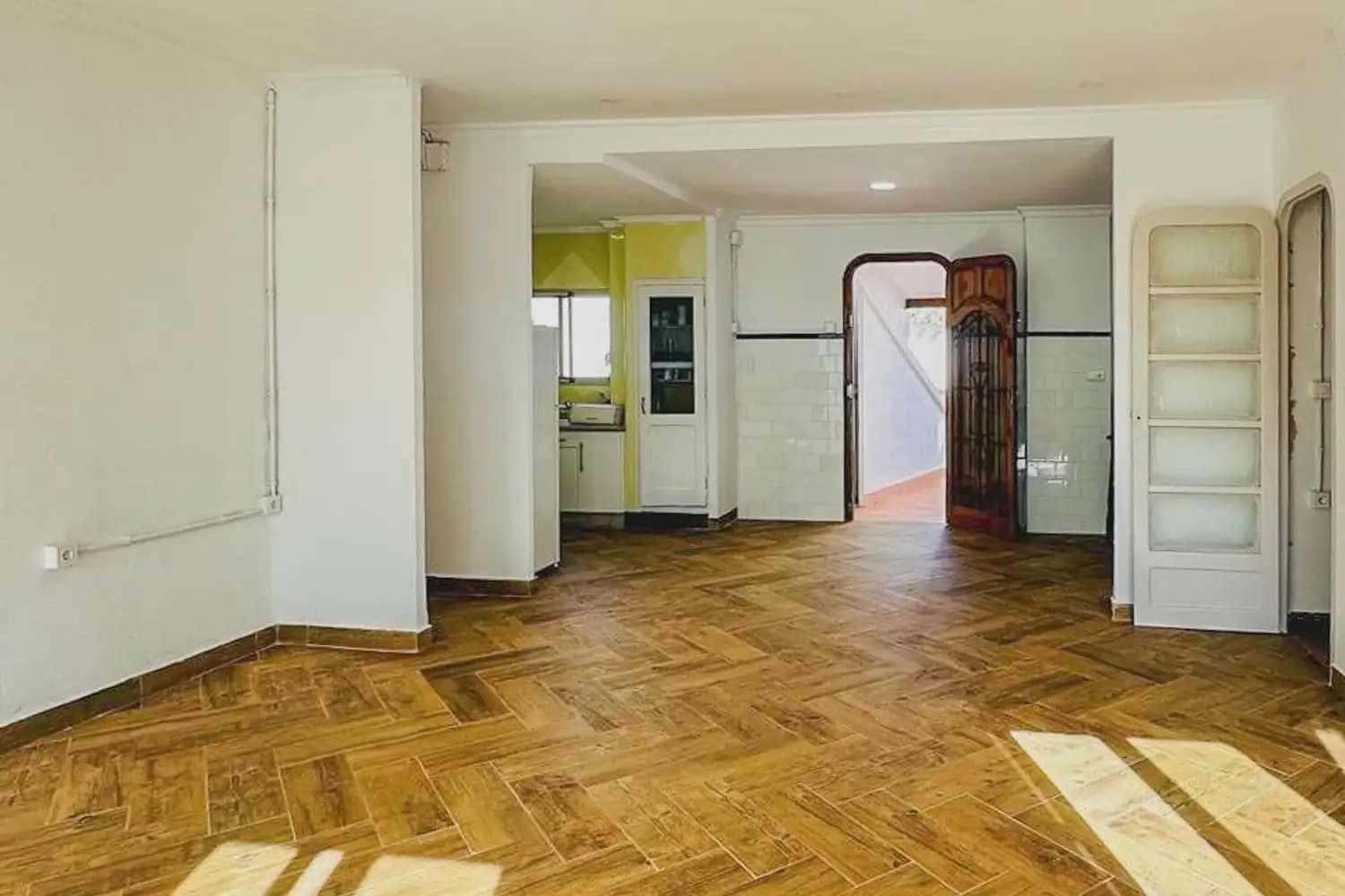 4 bedroom Townhouse for sale in Caudete de las Fuentes with garage - € 170,000 (Ref: 9898068)
