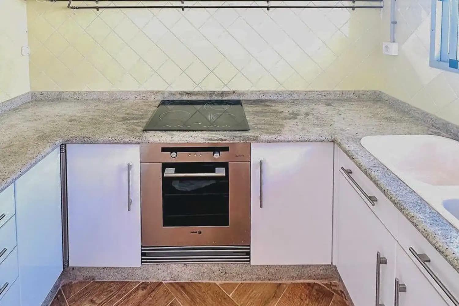4 bedroom Townhouse for sale in Caudete de las Fuentes with garage - € 170,000 (Ref: 9898068)