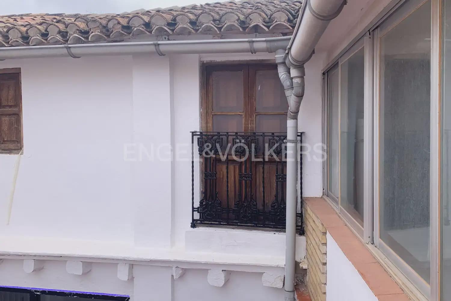 4 bedroom Townhouse for sale in Caudete de las Fuentes with garage - € 170,000 (Ref: 9898068)