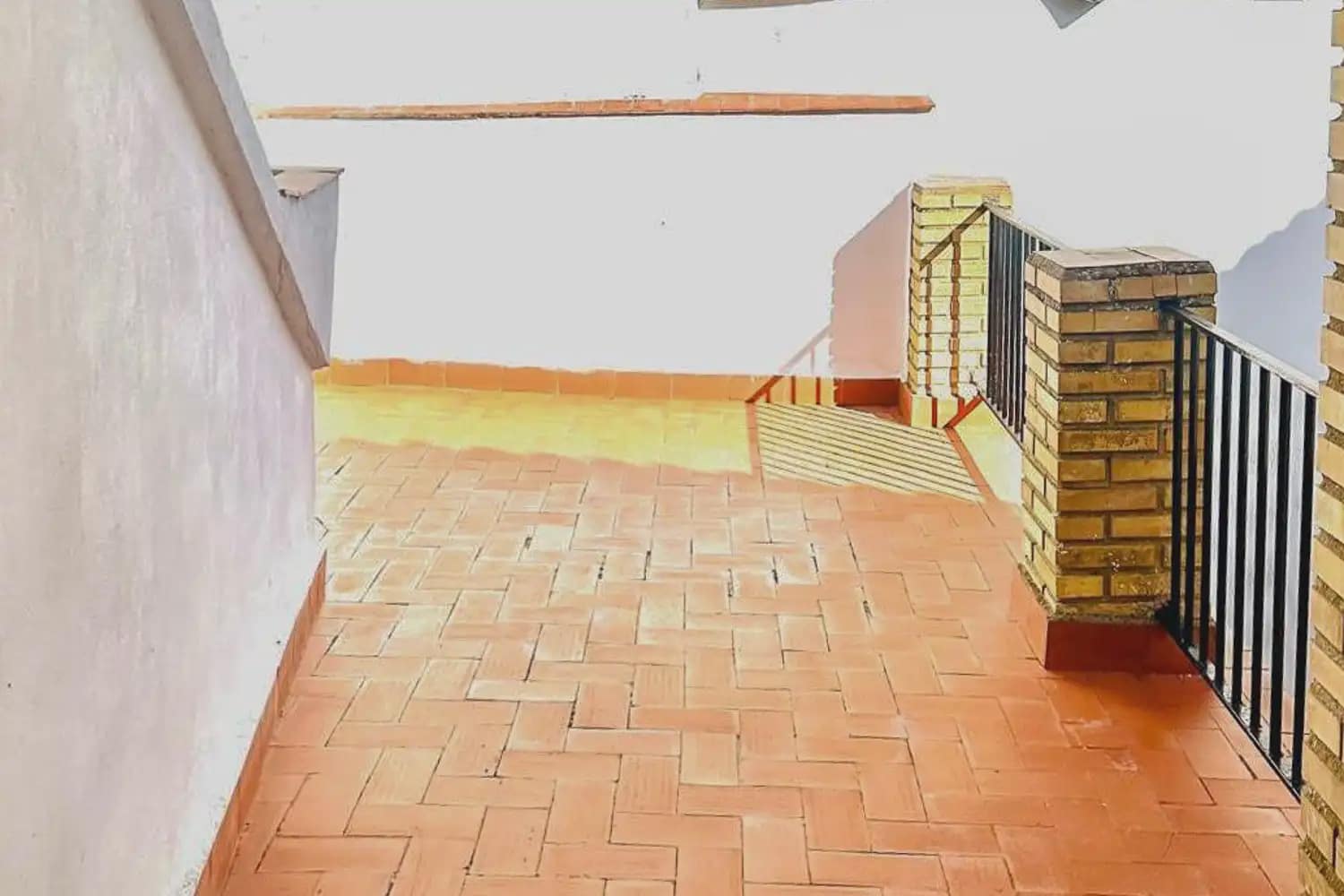 4 bedroom Townhouse for sale in Caudete de las Fuentes with garage - € 170,000 (Ref: 9898068)