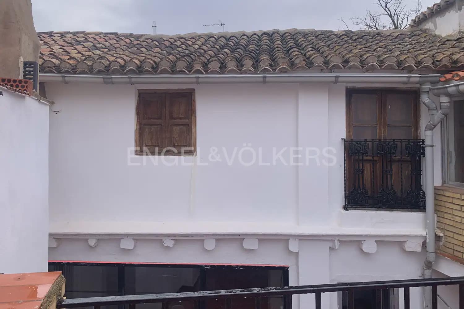 4 bedroom Townhouse for sale in Caudete de las Fuentes with garage - € 170,000 (Ref: 9898068)