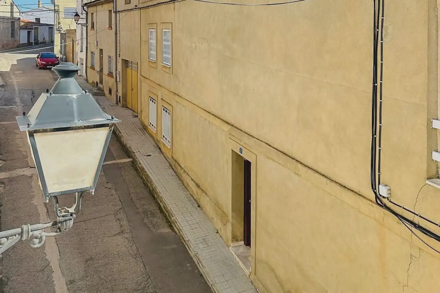 4 bedroom Townhouse for sale in Caudete de las Fuentes with garage - € 170,000 (Ref: 9898068)