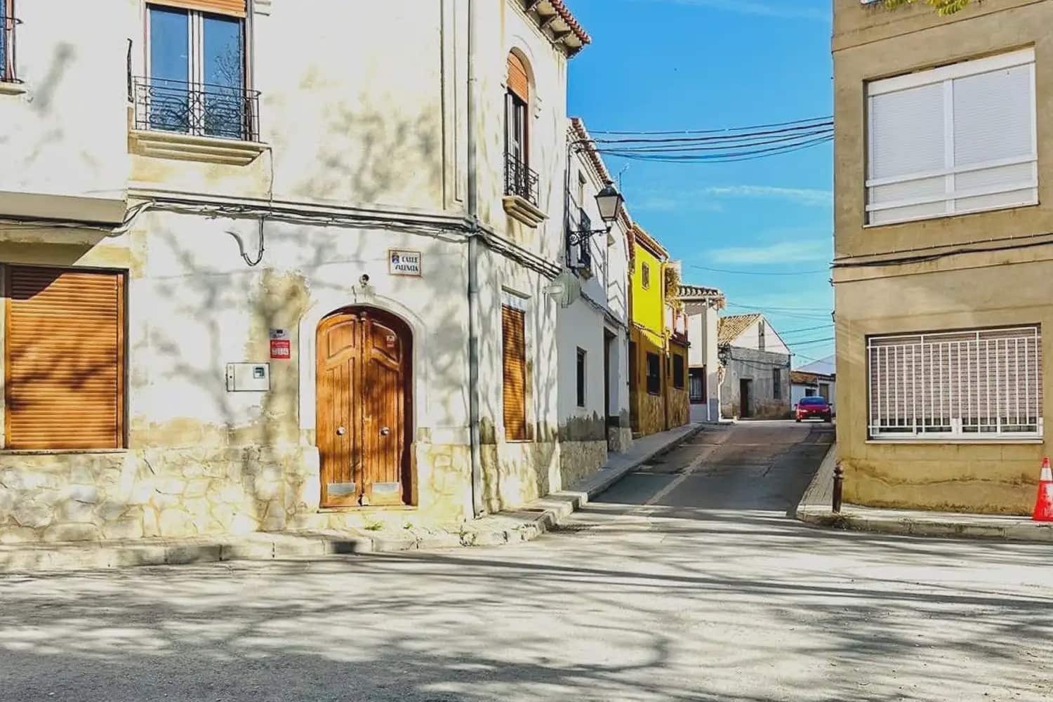 4 bedroom Townhouse for sale in Caudete de las Fuentes with garage - € 170,000 (Ref: 9898068)