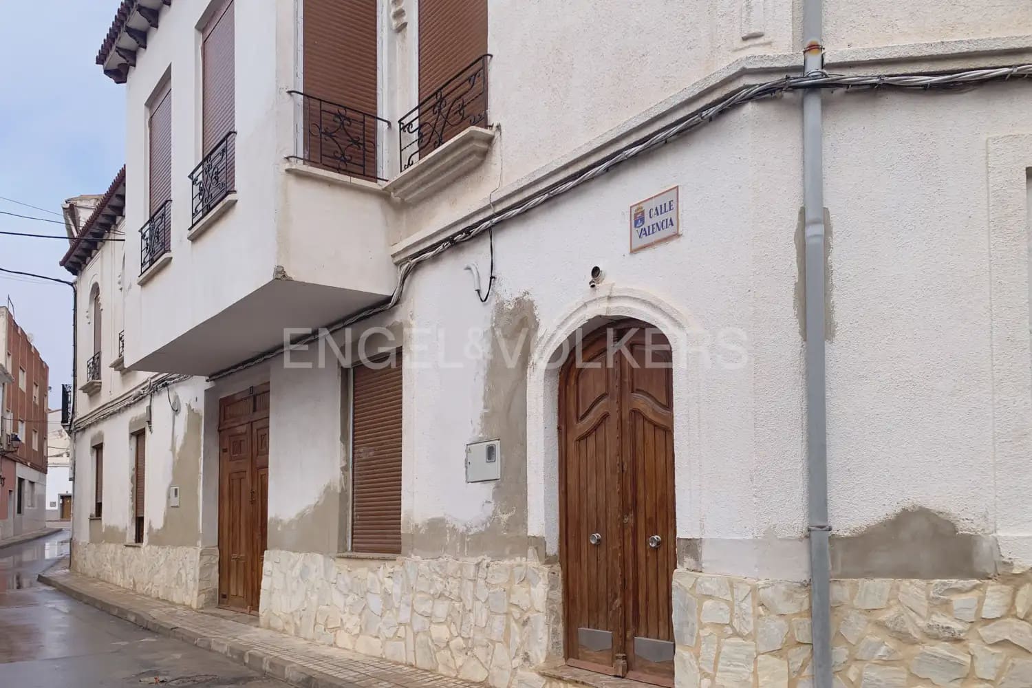 4 bedroom Townhouse for sale in Caudete de las Fuentes with garage - € 170,000 (Ref: 9898068)