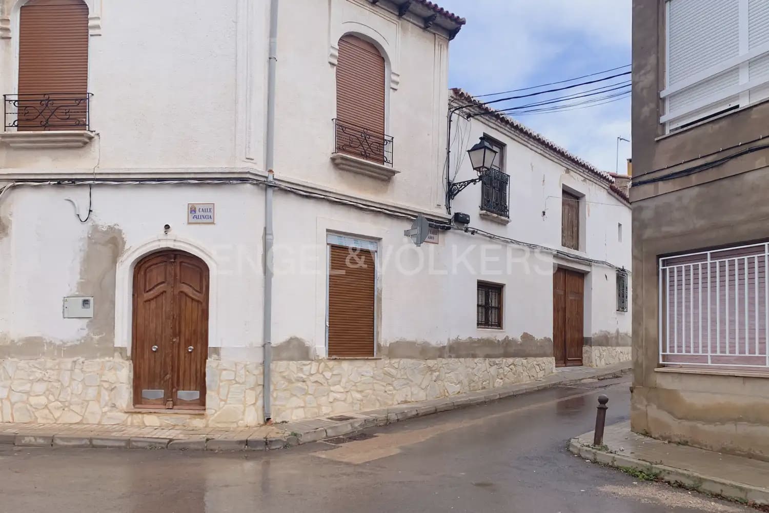 4 bedroom Townhouse for sale in Caudete de las Fuentes with garage - € 170,000 (Ref: 9898068)