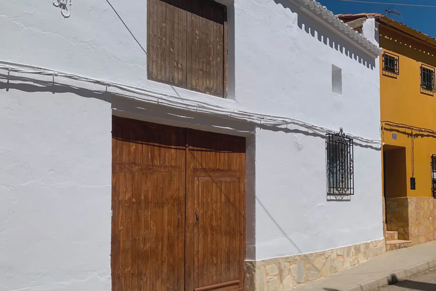 4 bedroom Townhouse for sale in Caudete de las Fuentes with garage - € 170,000 (Ref: 9898068)