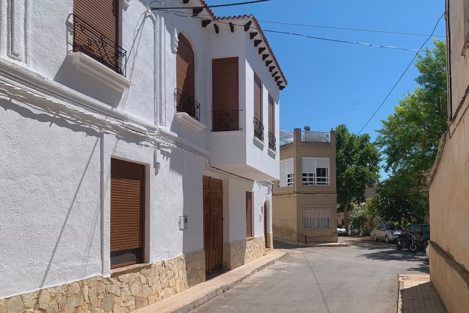 4 bedroom Townhouse for sale in Caudete de las Fuentes with garage - € 170,000 (Ref: 9898068)