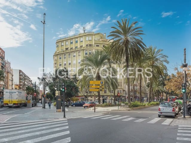 2 bedroom Penthouse for rent in En Corts, Valencia city - € 1,600 (Ref: 9898070)