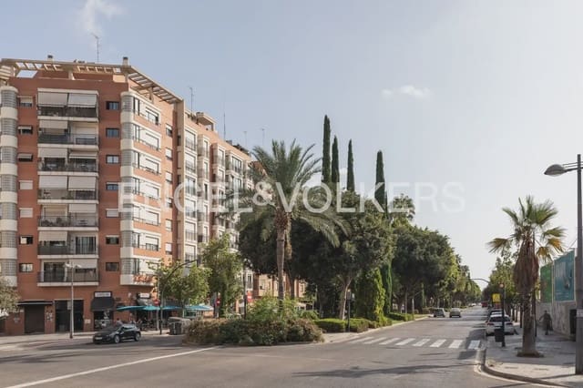 2 bedroom Penthouse for rent in En Corts, Valencia city - € 1,600 (Ref: 9898070)