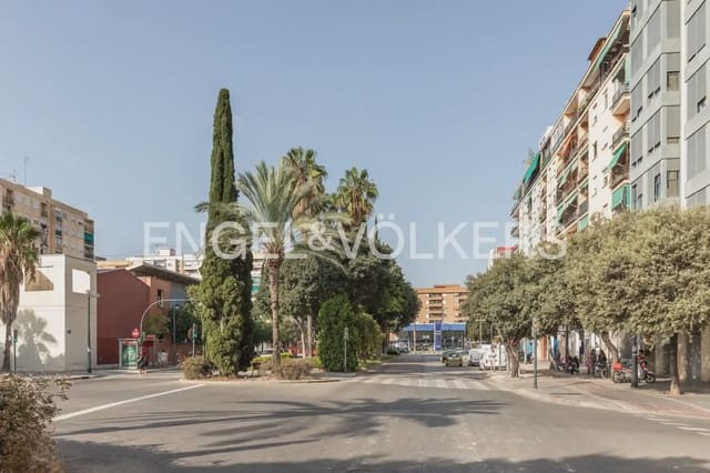 2 bedroom Penthouse for rent in En Corts, Valencia city - € 1,600 (Ref: 9898070)