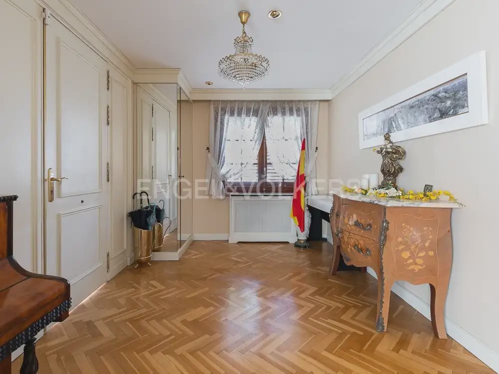6 bedroom Villa for sale in Paterna with pool garage - € 985,000 (Ref: 9898072)