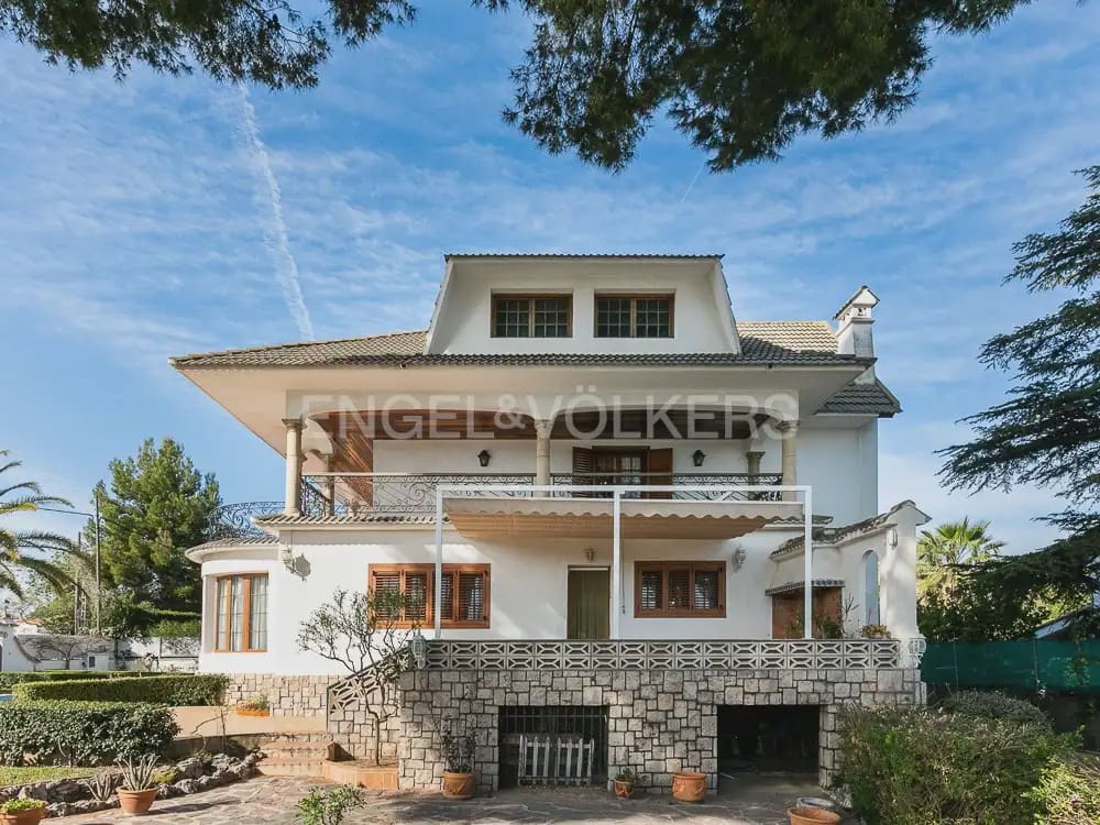 6 bedroom Villa for sale in Paterna with pool garage - € 985,000 (Ref: 9898072)