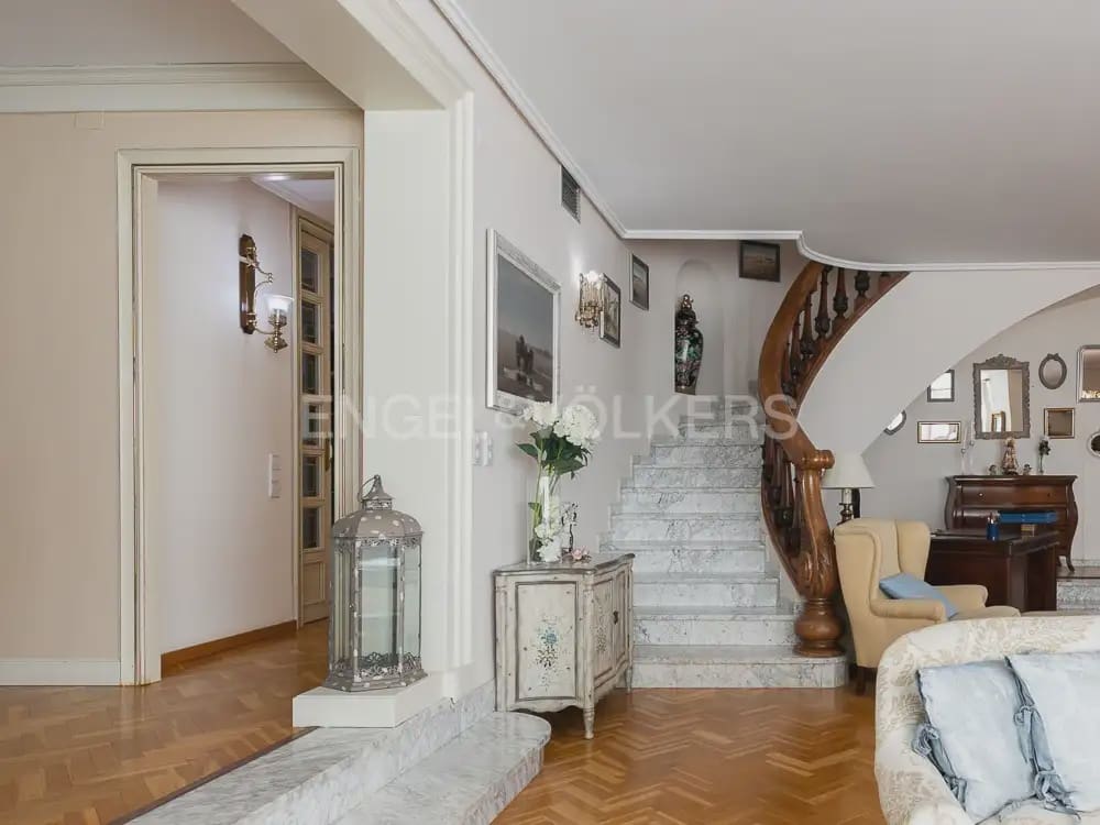 6 bedroom Villa for sale in Paterna with pool garage - € 985,000 (Ref: 9898072)