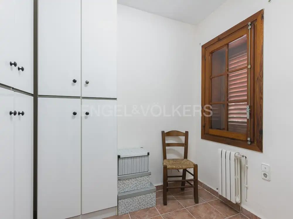 6 bedroom Villa for sale in Paterna with pool garage - € 985,000 (Ref: 9898072)
