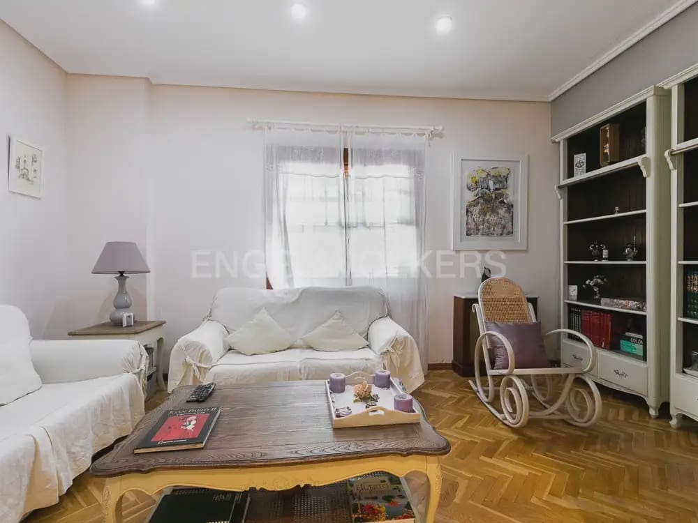 6 bedroom Villa for sale in Paterna with pool garage - € 985,000 (Ref: 9898072)