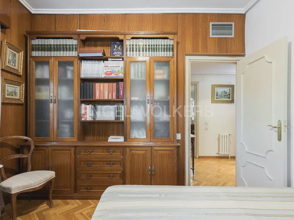 6 bedroom Villa for sale in Paterna with pool garage - € 985,000 (Ref: 9898072)