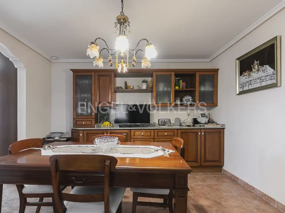 6 bedroom Villa for sale in Paterna with pool garage - € 985,000 (Ref: 9898072)