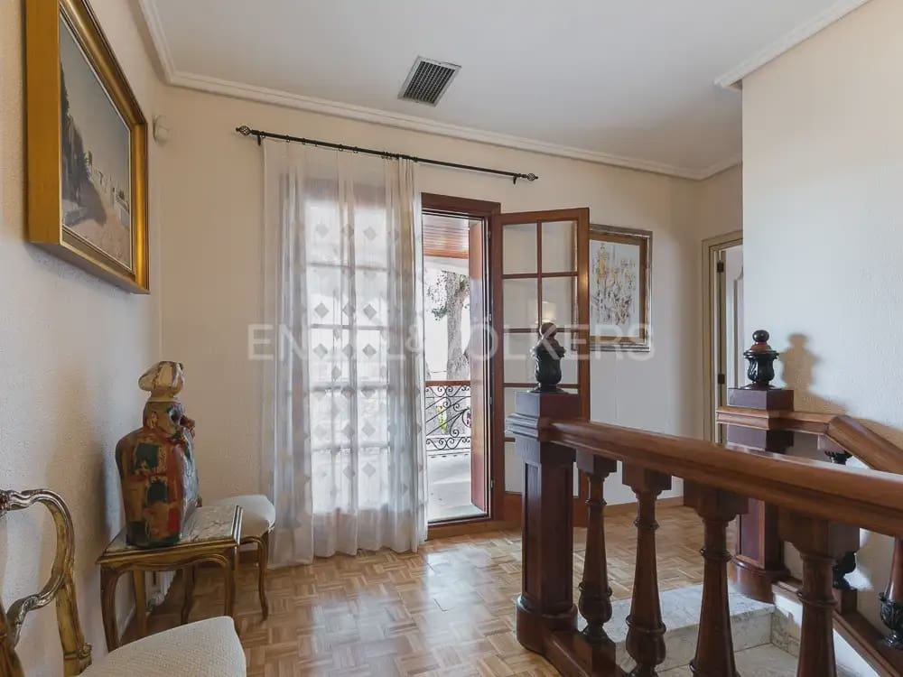 6 bedroom Villa for sale in Paterna with pool garage - € 985,000 (Ref: 9898072)