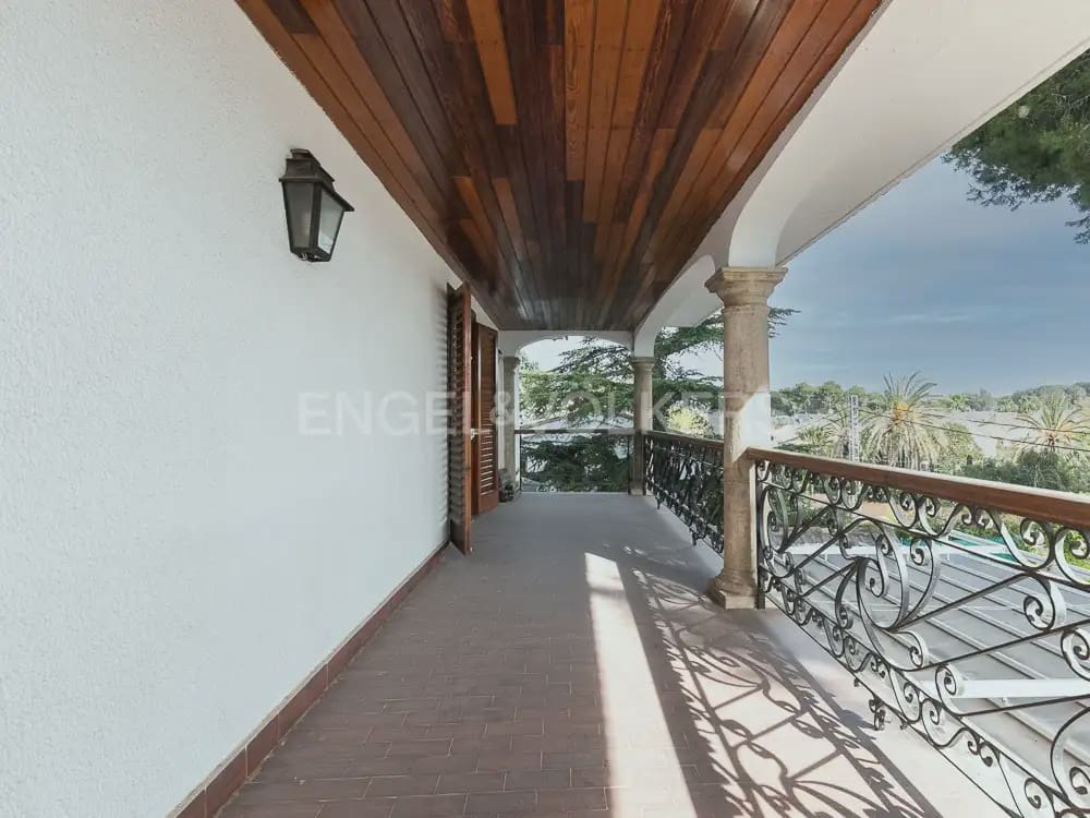 6 bedroom Villa for sale in Paterna with pool garage - € 985,000 (Ref: 9898072)