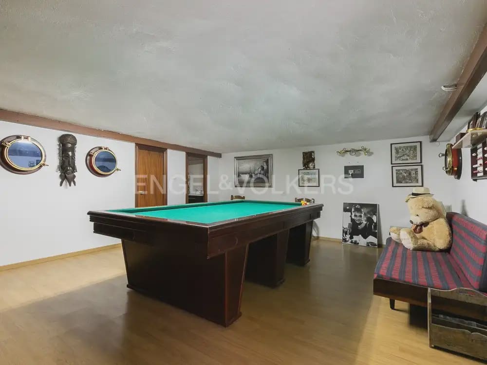 6 bedroom Villa for sale in Paterna with pool garage - € 985,000 (Ref: 9898072)