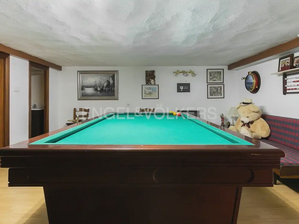 6 bedroom Villa for sale in Paterna with pool garage - € 985,000 (Ref: 9898072)