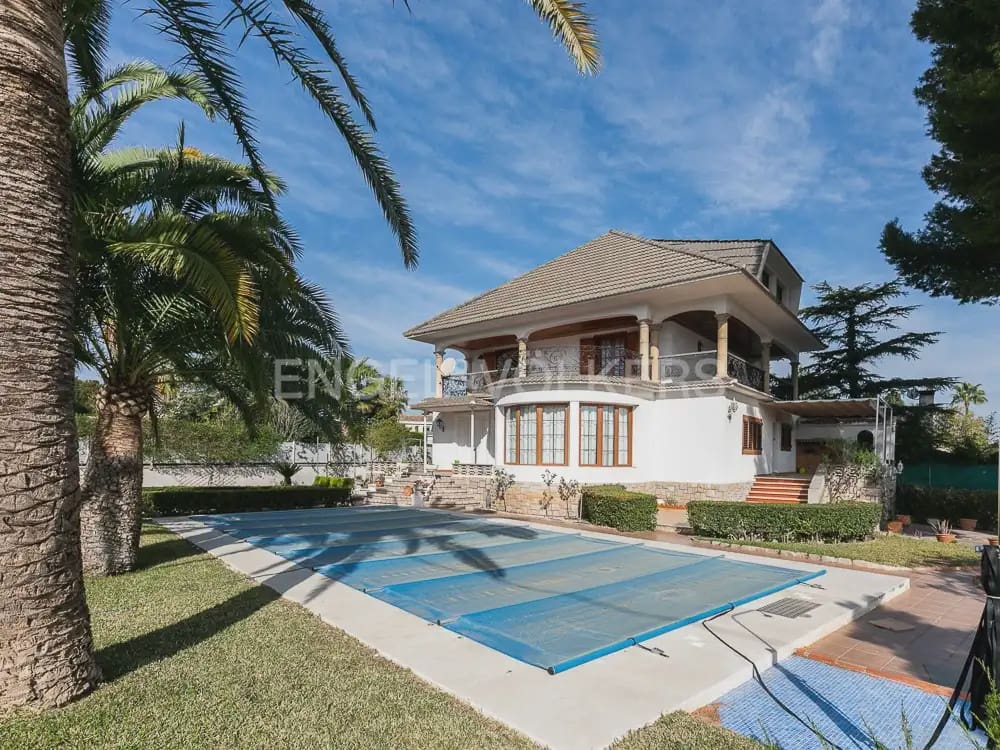 6 bedroom Villa for sale in Paterna with pool garage - € 985,000 (Ref: 9898072)