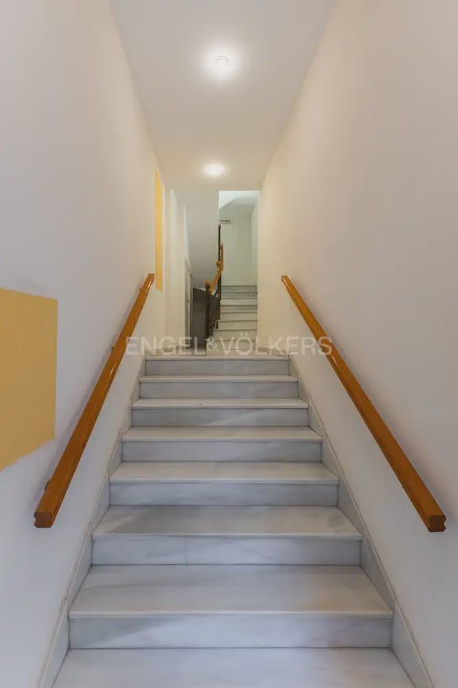 Local Comercial de 18 habitaciones en Dénia en venta - 1.500.000 € (Ref: 9898073)