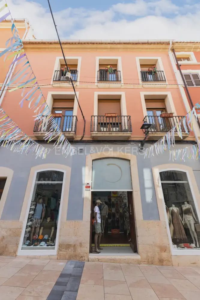 Local Comercial de 18 habitaciones en Dénia en venta - 1.500.000 € (Ref: 9898073)