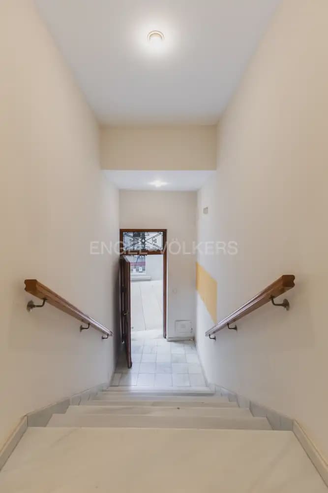 Local Comercial de 18 habitaciones en Dénia en venta - 1.500.000 € (Ref: 9898073)