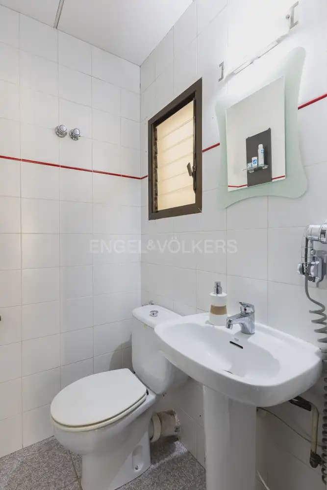 Local Comercial de 18 habitaciones en Dénia en venta - 1.500.000 € (Ref: 9898073)